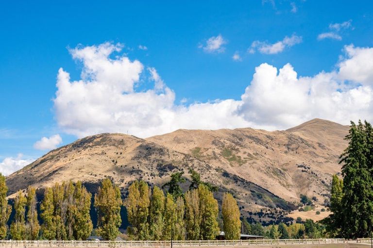 Photo of property in 4 Raspberry Close, Wanaka, 9382