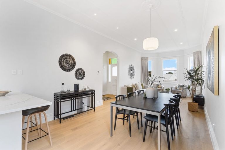 Photo of property in 7 Fairfax Avenue, Northcote, Auckland, 0627