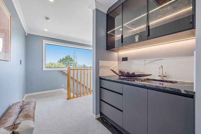 Photo of property in 2 Taku Close, Long Bay, Auckland, 0630