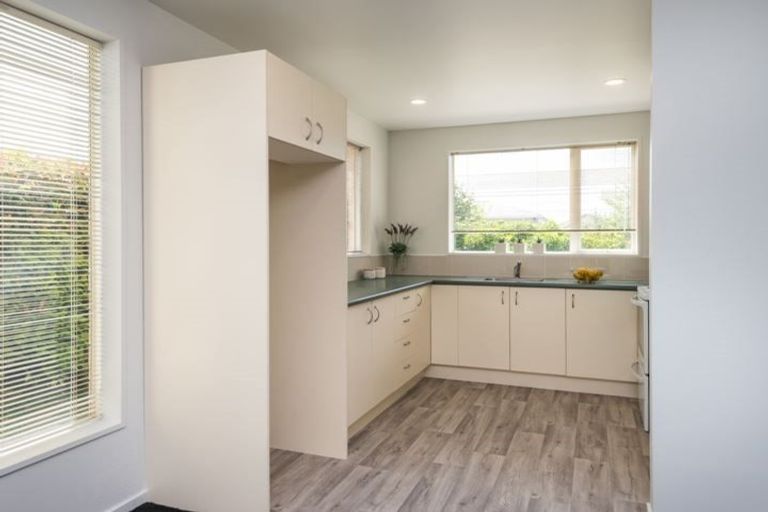 Photo of property in 2/2 Broadbent Street, Riccarton, Christchurch, 8041