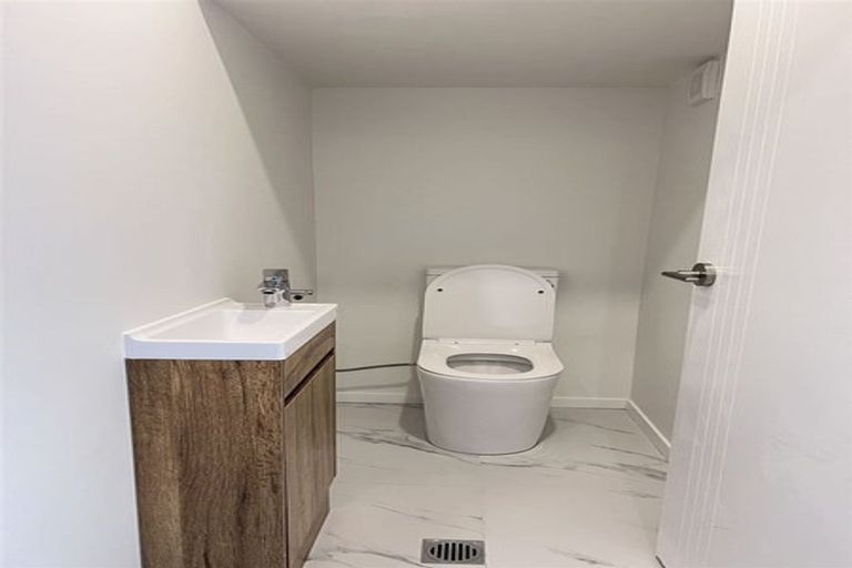 Photo of property in 8a Neptune Avenue, Beach Haven, Auckland, 0626