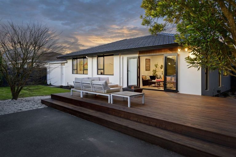 Photo of property in 2/74a Jeffreys Road, Fendalton, Christchurch, 8052