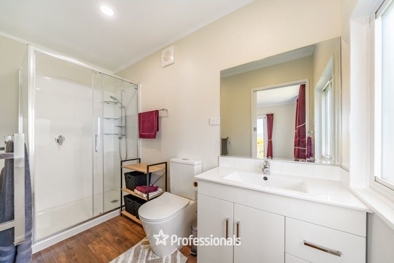 Photo of property in 127 Normandale Road, Normandale, Lower Hutt, 5010