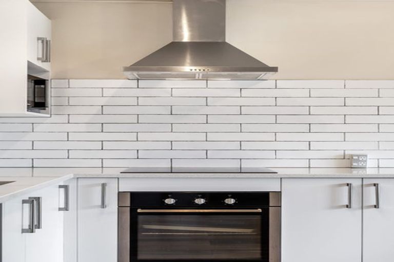 Photo of property in 3/18 Parr Terrace, Castor Bay, Auckland, 0620