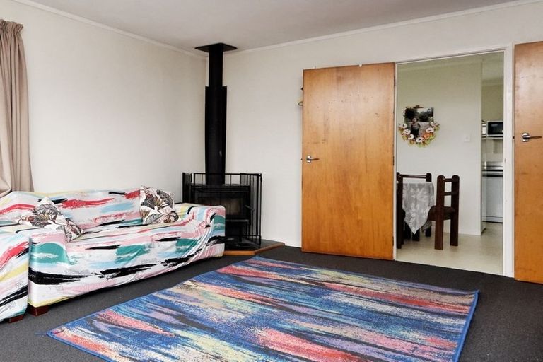 Photo of property in 20 Serwayne Place, Sunnyvale, Auckland, 0612