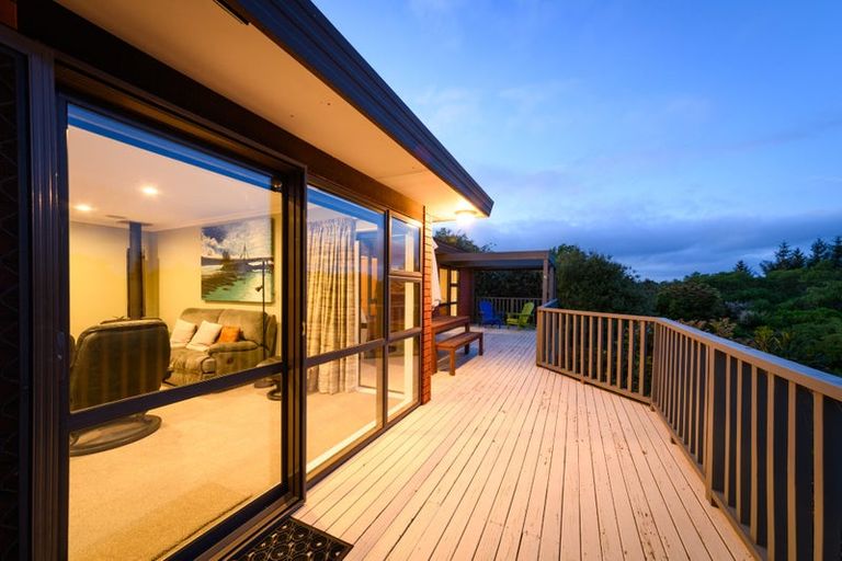 Photo of property in 11 Greenwood Place, Fitzherbert, Palmerston North, 4410