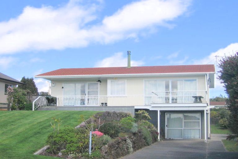 Photo of property in 6 Mapou Road, Rainbow Point, Taupo, 3330