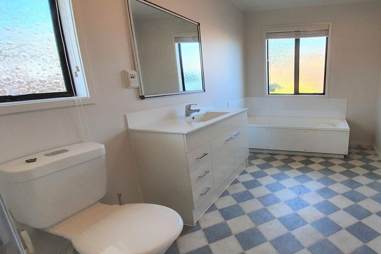 Photo of property in 19b Kay Drive, Blockhouse Bay, Auckland, 0600
