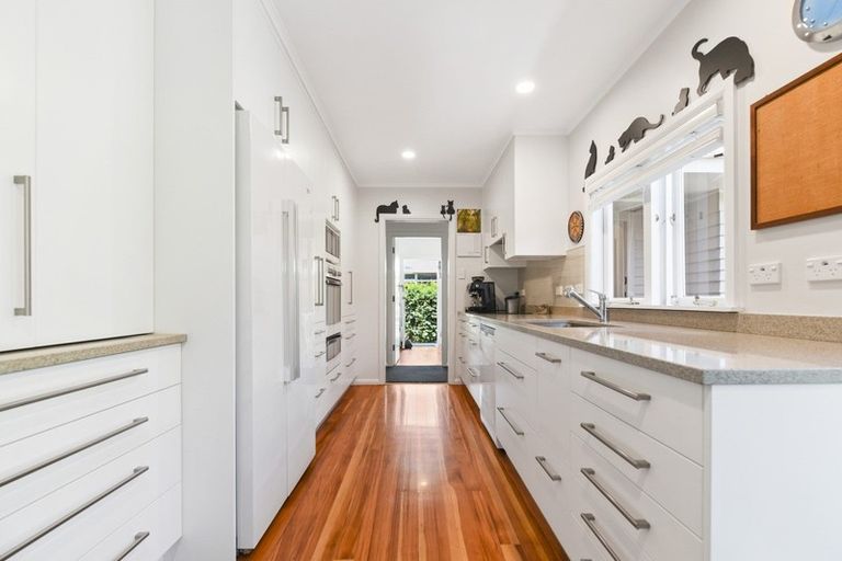 Photo of property in 5 Vectis Road, Hillcrest, Hamilton, 3216