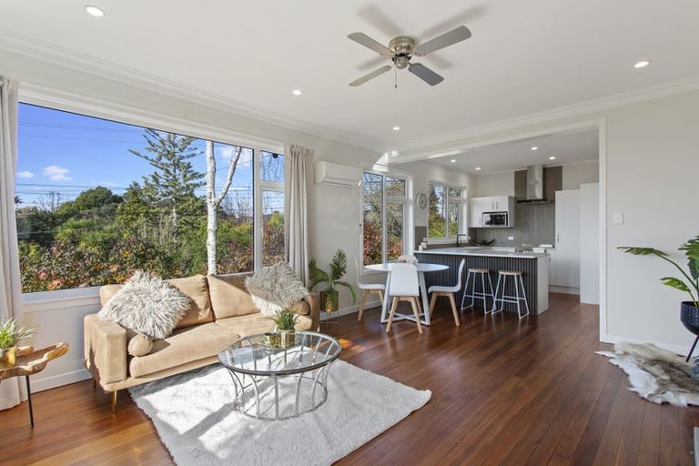 Photo of property in 2 Fairmount Road, Titirangi, Auckland, 0604