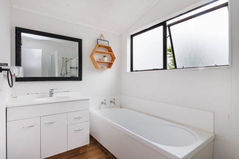 Photo of property in 10a Milne Street, Sanson, 4817