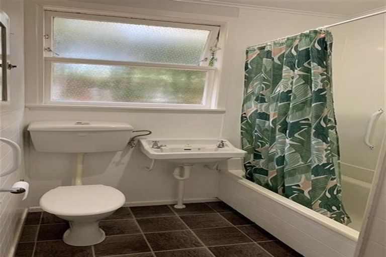 Photo of property in 2/97 Clouston Park Road, Clouston Park, Upper Hutt, 5018