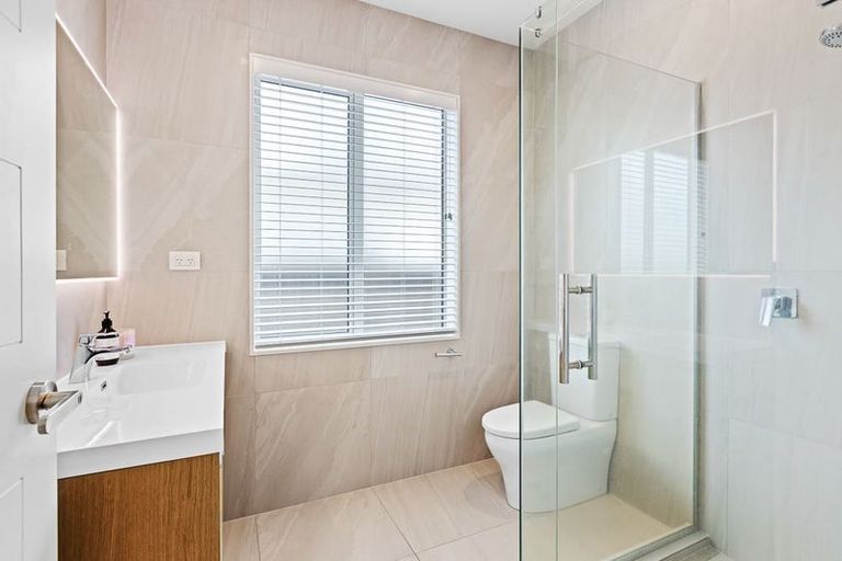 Photo of property in 9 Walter Ruddock Avenue, Kumeu, 0810