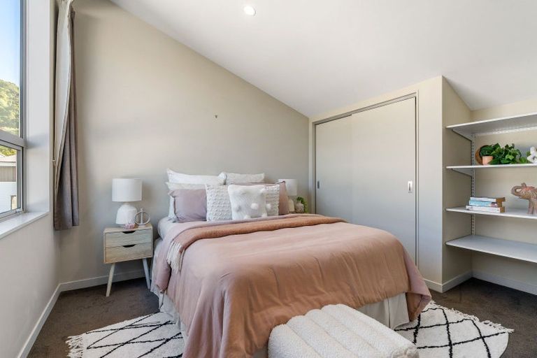 Photo of property in 9/8 Thatcher Crescent, Crofton Downs, Wellington, 6035