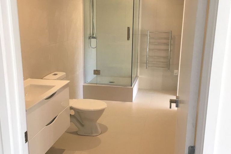 Photo of property in 33 Archers Road, Hillcrest, Auckland, 0629