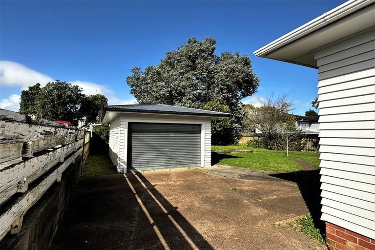 Photo of property in 44 Tiraumea Drive, Pakuranga, Auckland, 2010