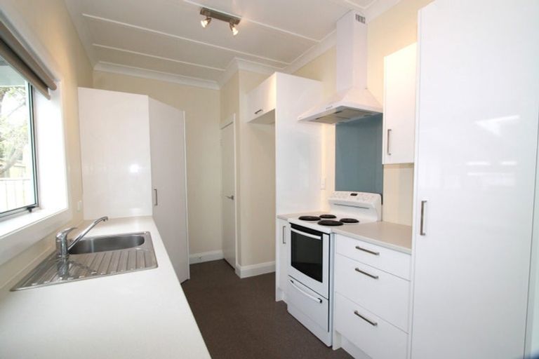 Photo of property in 14 Calvert Road, Moturoa, New Plymouth, 4310