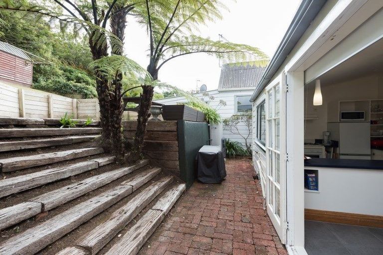 Photo of property in 23 Patanga Crescent, Thorndon, Wellington, 6011
