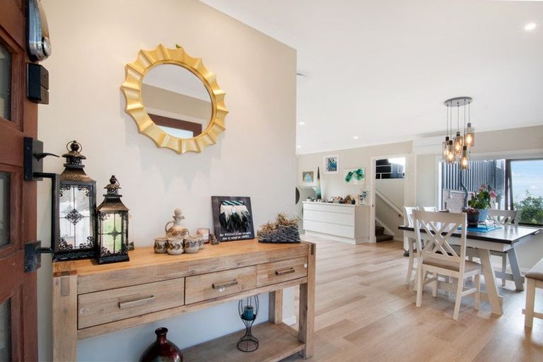 Photo of property in 91 Victory Road, Laingholm, Auckland, 0604