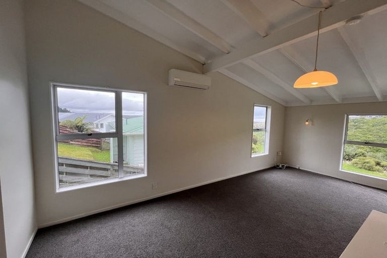 Photo of property in 34b Colchester Crescent, Newlands, Wellington, 6037