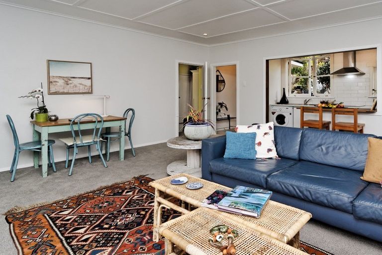 Photo of property in 207 Godley Road, Titirangi, Auckland, 0604