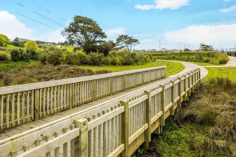 Photo of property in 7 Whawhaki Lane, Kumeu, 0810