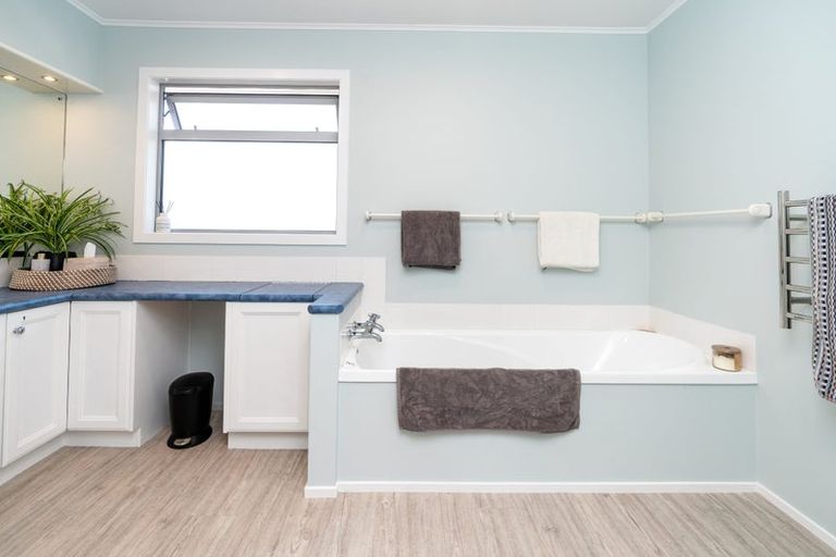 Photo of property in 39a Wharemauku Road, Raumati Beach, Paraparaumu, 5032