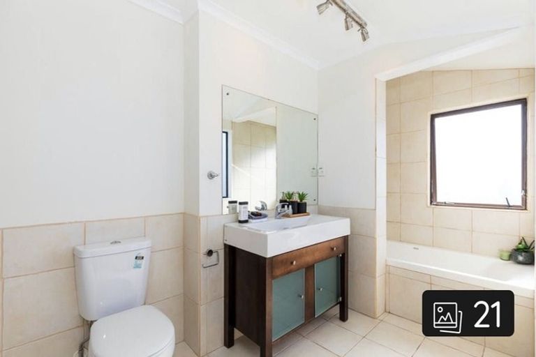 Photo of property in 33 Gilbass Avenue, Hamilton Lake, Hamilton, 3204