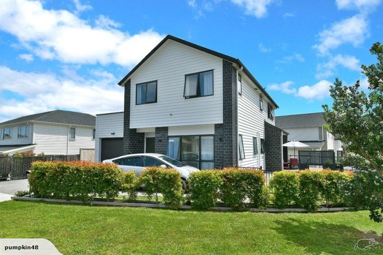 Photo of property in 18 Kaipuke Crescent, Gulf Harbour, Whangaparaoa, 0930