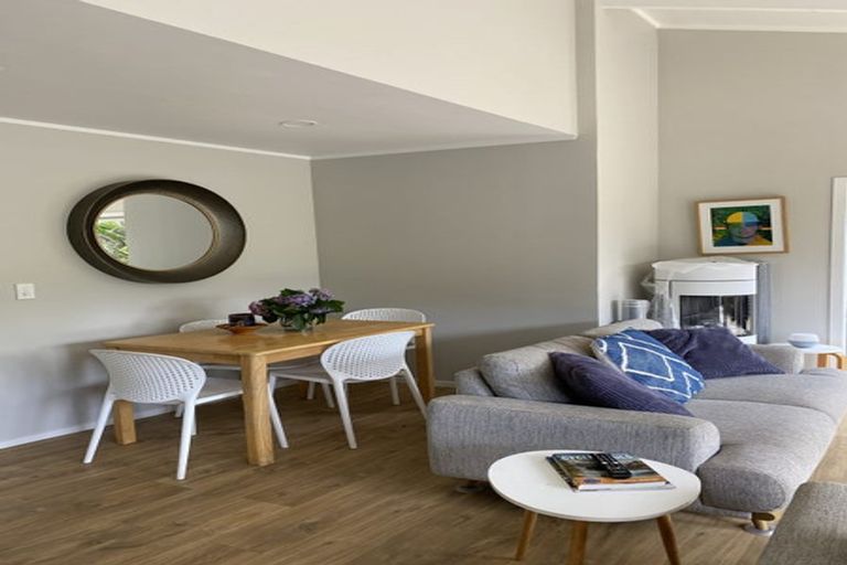 Photo of property in 99 Garden Road, Piha, New Lynn, 0772