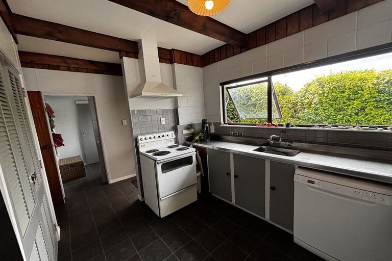 Photo of property in 39 Trelawney Crescent, Westown, New Plymouth, 4310