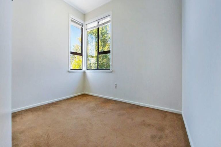 Photo of property in 31 Covil Avenue, Te Atatu South, Auckland, 0610