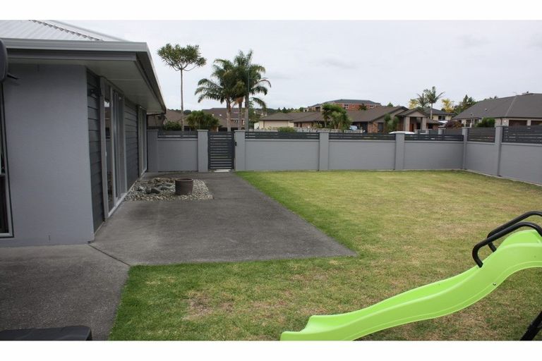 Photo of property in 17 Conifer Grove, Te Kamo, Whangarei, 0112