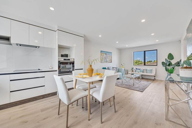 Photo of property in 2/25 Taikata Road, Te Atatu Peninsula, Auckland, 0610