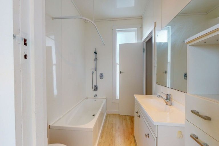 Photo of property in 10 Orchard East Road, Ngatea, 3503