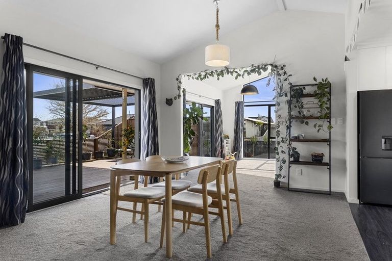 Photo of property in 7 Beeston Place, Redwood, Christchurch, 8051