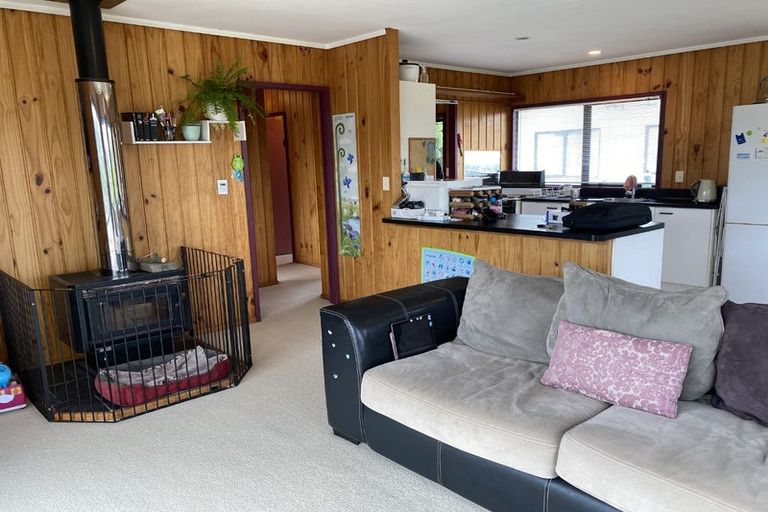 Photo of property in 42a Glanmire Road, Newlands, Wellington, 6037