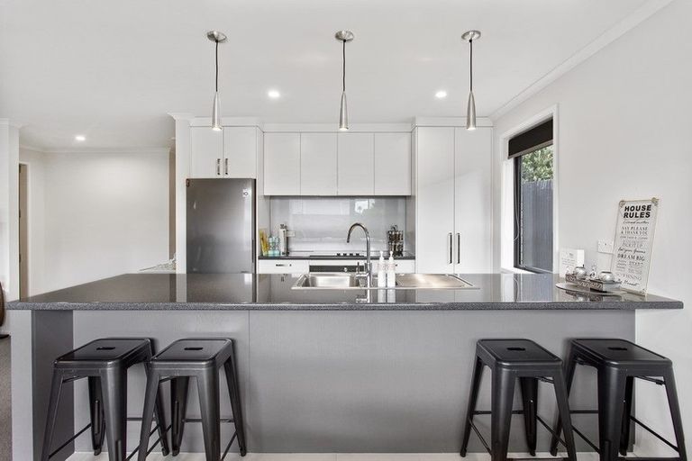 Photo of property in 17 Old Wairoa Road, Papakura, 2110