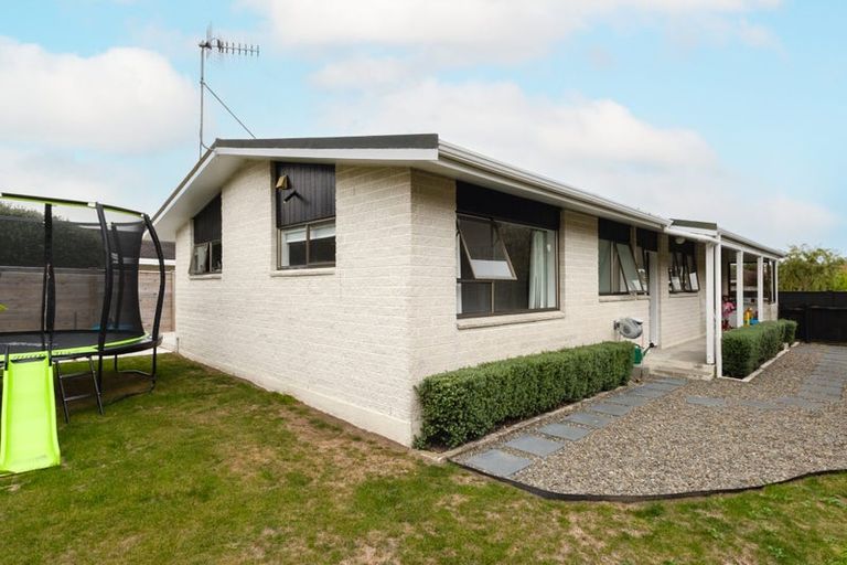 Photo of property in 34a Rewarewa Crescent, Waikanae, 5036