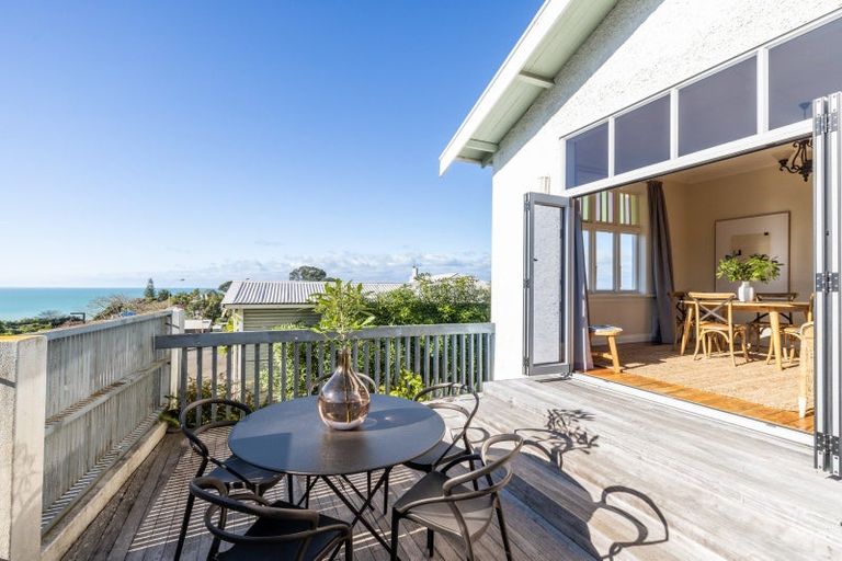 Photo of property in 16 Lighthouse Road, Bluff Hill, Napier, 4110