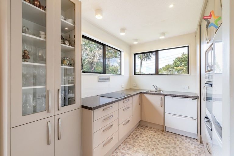 Photo of property in 42 Matuhi Street, Tirohanga, Lower Hutt, 5010