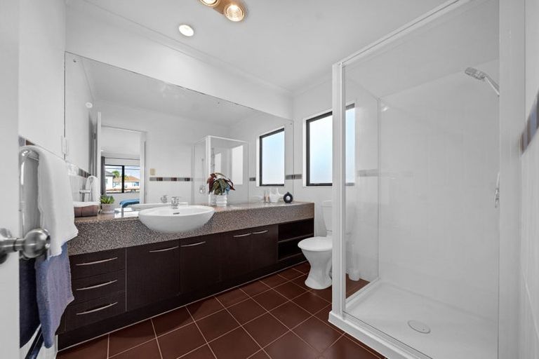 Photo of property in 26 Thornbury Crescent, East Tamaki Heights, Auckland, 2016