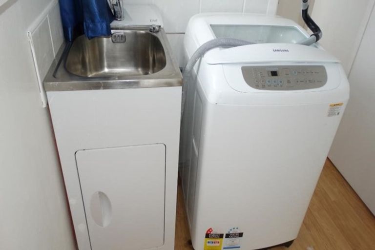 Photo of property in 2 Geordie Street, Henderson, Auckland, 0612