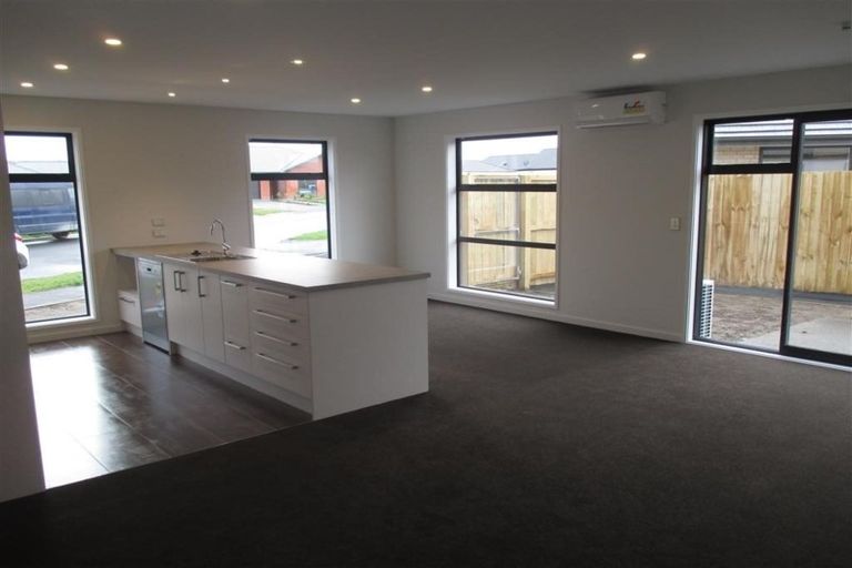 Photo of property in 10 Luxembourg Crescent, Halswell, Christchurch, 8025