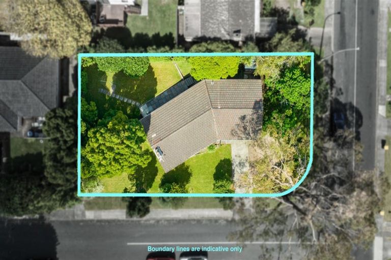 Photo of property in 2 Ashbourne Place, Glendene, Auckland, 0602