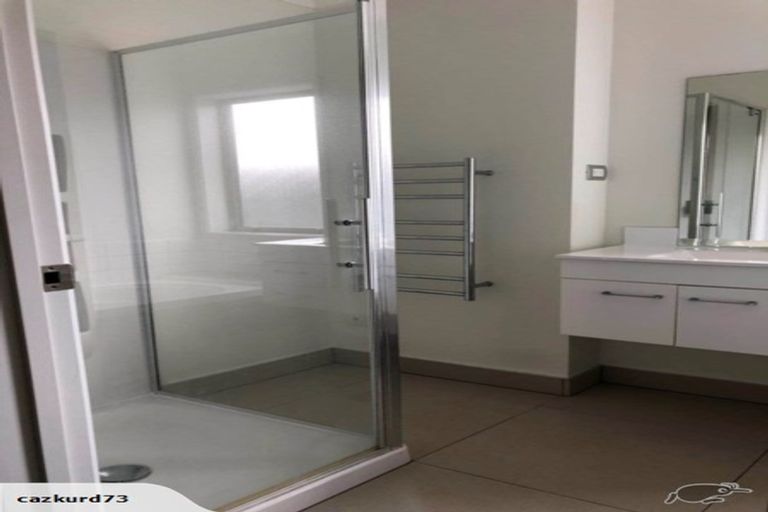 Photo of property in 61c Fields Parade, Oteha, Auckland, 0632