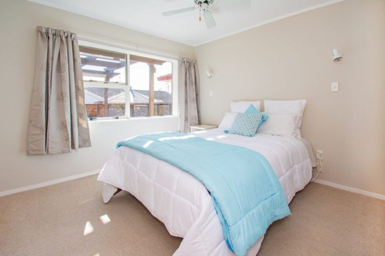 Photo of property in 52 Kuripaka Crescent, The Gardens, Auckland, 2105