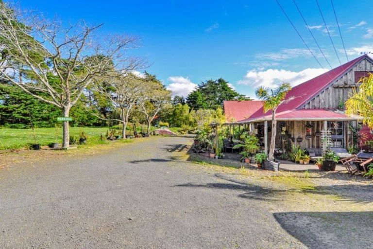 Photo of property in 108 Station Road, Kumeu, 0891