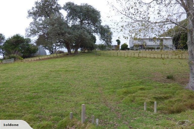Photo of property in 90 Upper Orewa Road, Wainui, Silverdale, 0992