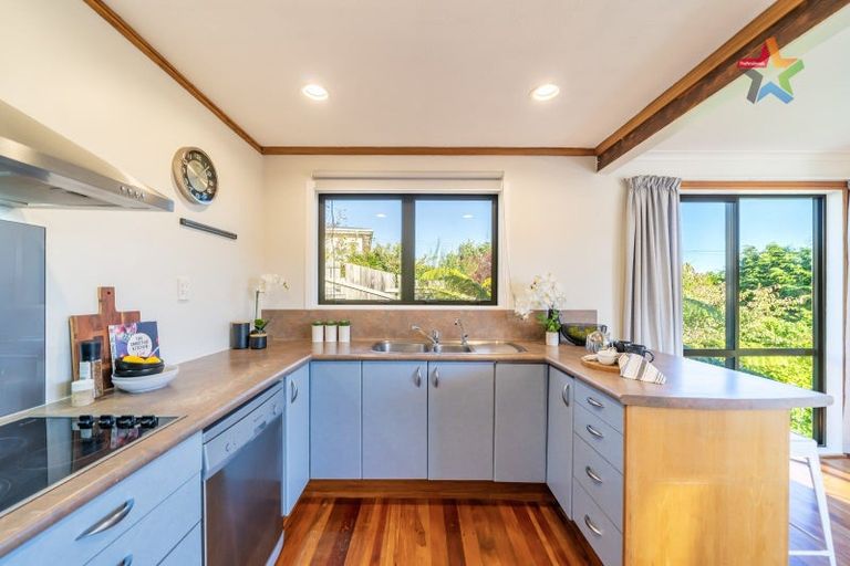 Photo of property in 24 Titiro Moana Road, Korokoro, Lower Hutt, 5012